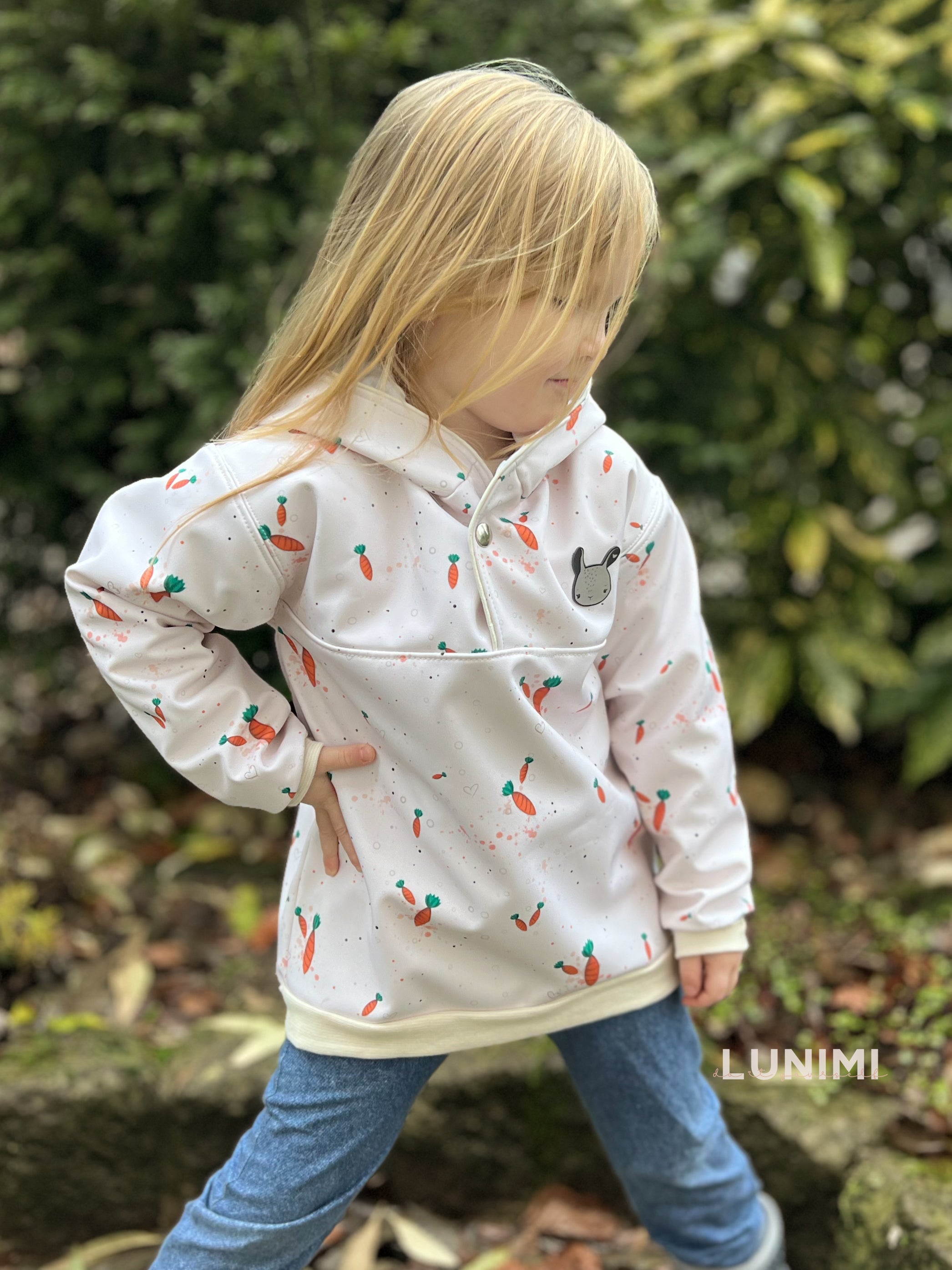 Love carrots in the heart Eigenproduktion beige